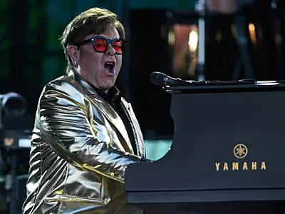 Fãs do mundo inteiro se despedem de Elton John no último show do cantor