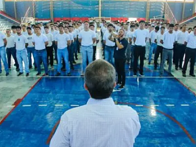 Prefeito participa da cerimônia de juramento à Bandeira Nacional e entrega de certificados de dispensa militar