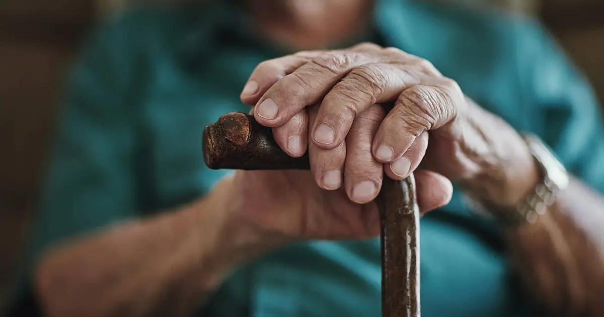 Idoso de 83 anos encontrado com larvas pelo corpo em Selvíria segue internado em Três Lagoas; filha é investigada