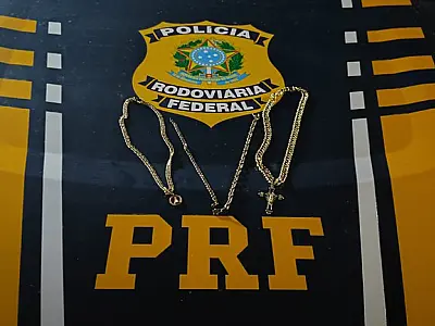 PRF prende mulher suspeita de furto de joias em abordagem na BR-262, em Água Clara