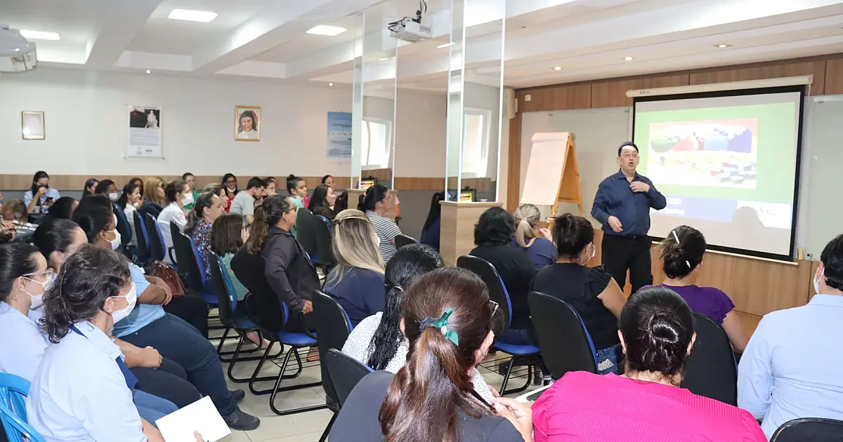 Colaboradores do HNSA participam de palestra sobre crescimento pessoal e profissional
