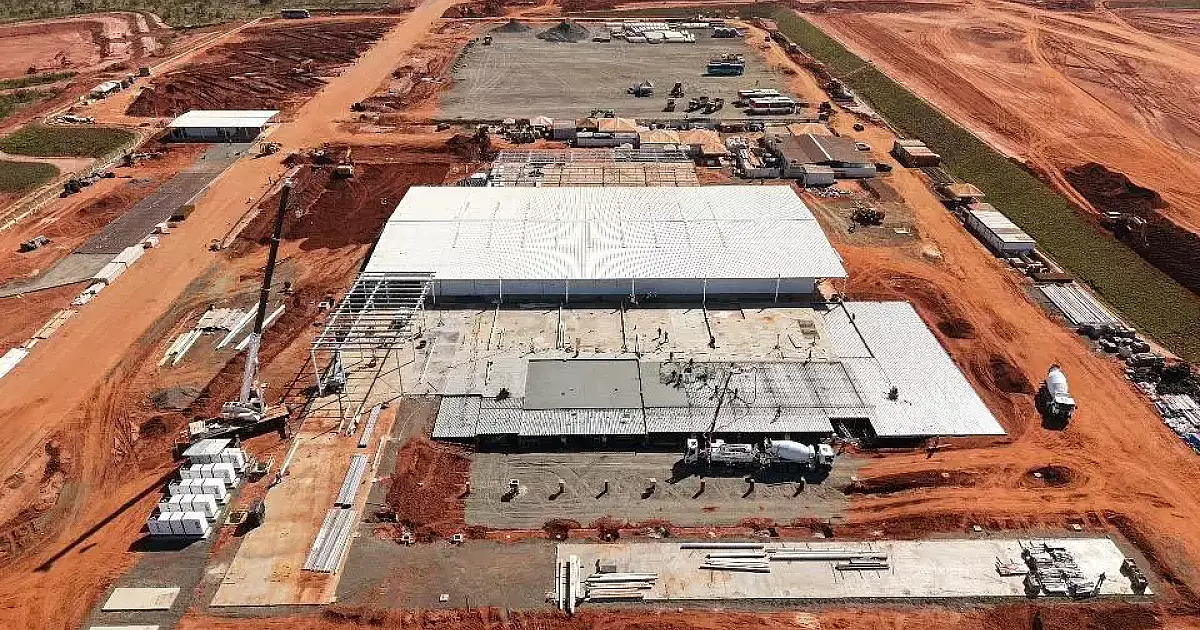 Prefeito de Inocência pede a senadores e ministros verba para construir 600 casas e conter êxodo