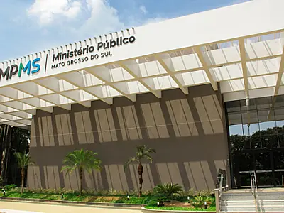 Às vésperas de corte de “penduricalhos”, promotor de 75 anos se aposenta com salário de R$ 223 mil em MS