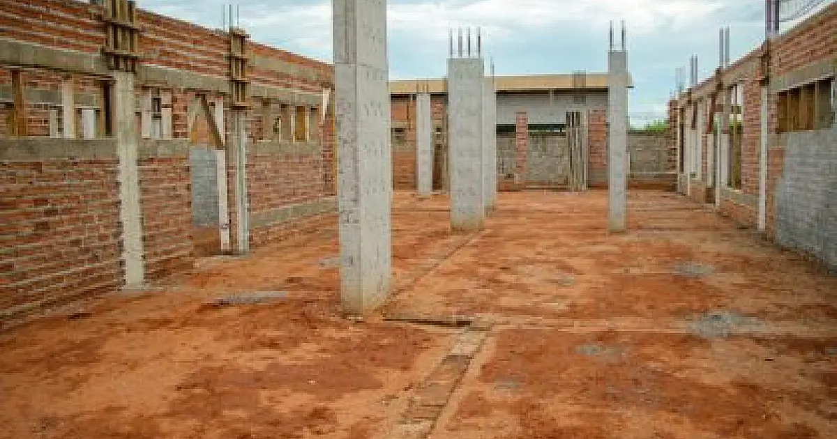 Prefeito Dr. Cassiano Maia visita obras em andamento e entrega melhorias em infraestrutura no município