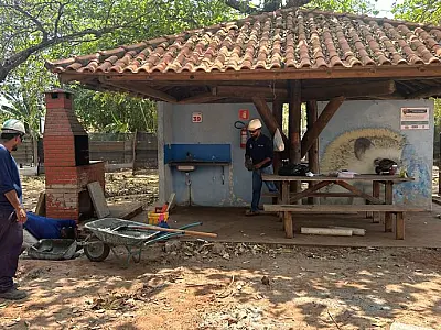Quiosques e parquinhos do Balneário Municipal passam por reformas e estão fechados para o público