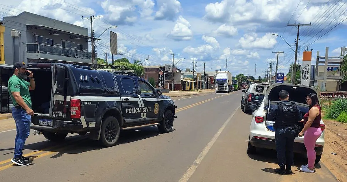 Homem de 61 anos é preso após tentar matar companheira a facadas