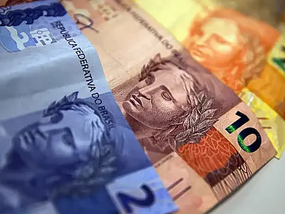 Aposentados e pensionistas do INSS começam a receber 13º nesta sexta