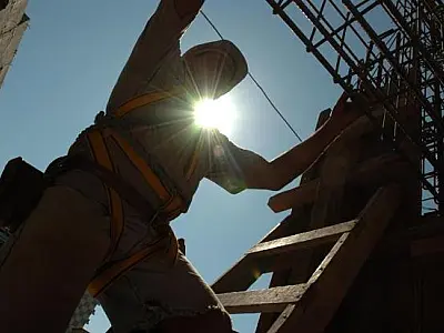 Como o calor extremo está moldando as relações de trabalho em MS