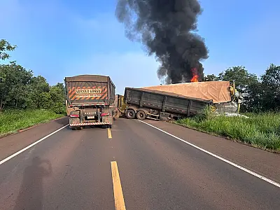Delegado quebra vidro a tiros e salva motorista preso em caminhão em chamas na BR-262