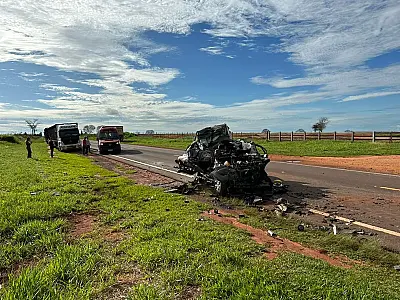 Cinco pessoas morrem em colisão entre caminhonete e caminhão boiadeiro na MS-040