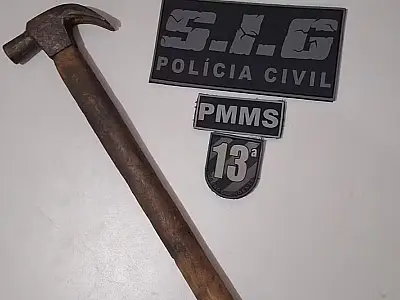 Homem é preso após tentar matar a esposa com golpes de martelo na cabeça em Água Clara