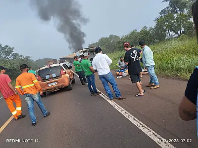 Grave acidente na BR-262 deixa duas vítimas graves e interdita rodovia em Ribas do Rio Pardo