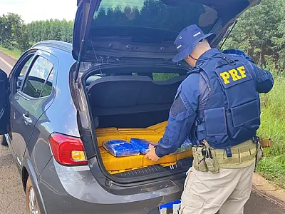 PRF apreende 169 quilos de maconha e recupera veículo roubado em Água Clara