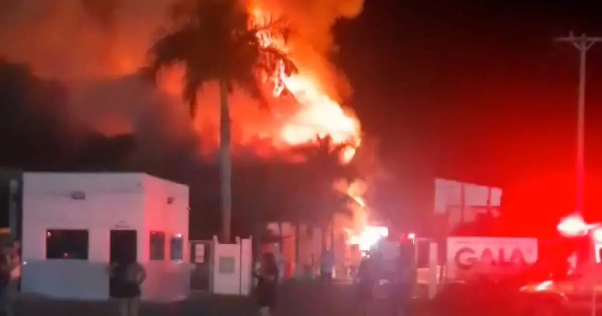 Incêndio atinge indústria de brinquedos e embalagens em Aparecida do Taboado e mobiliza bombeiros de três cidades