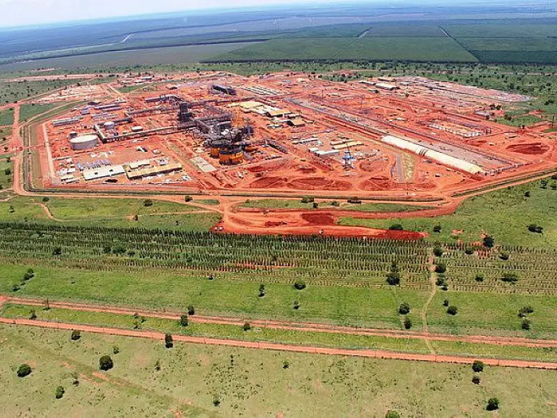 Durante desfile dos 111 anos, prefeito anuncia retomada definitiva da UFN3 e destaca geração de cerca de 7 mil empregos