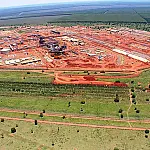 Durante desfile dos 111 anos, prefeito anuncia retomada definitiva da UFN3 e destaca geração de cerca de 7 mil empregos