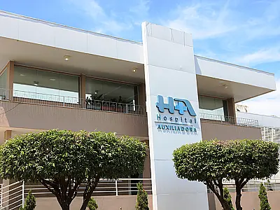 Eduardo Riedel assina ordem de serviço para início da radioterapia em Três Lagoas