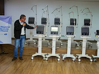 Prefeito Dr. Cassiano Maia doa 10 ventiladores pulmonares ao Hospital Regional