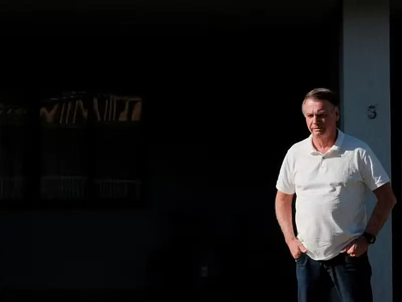 Apreensão de pistola de Bolsonaro pode levar à perda do benefício, decide Moraes