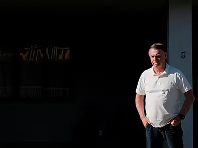 Apreensão de pistola de Bolsonaro pode levar à perda do benefício, decide Moraes