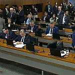CCJ da Câmara aprova PEC que reduz maioridade penal de 18 para 16 anos