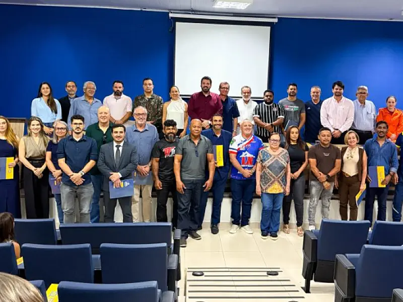 Prefeitura de Três Lagoas empossa novos membros de conselhos municipais em cerimônia na Câmara