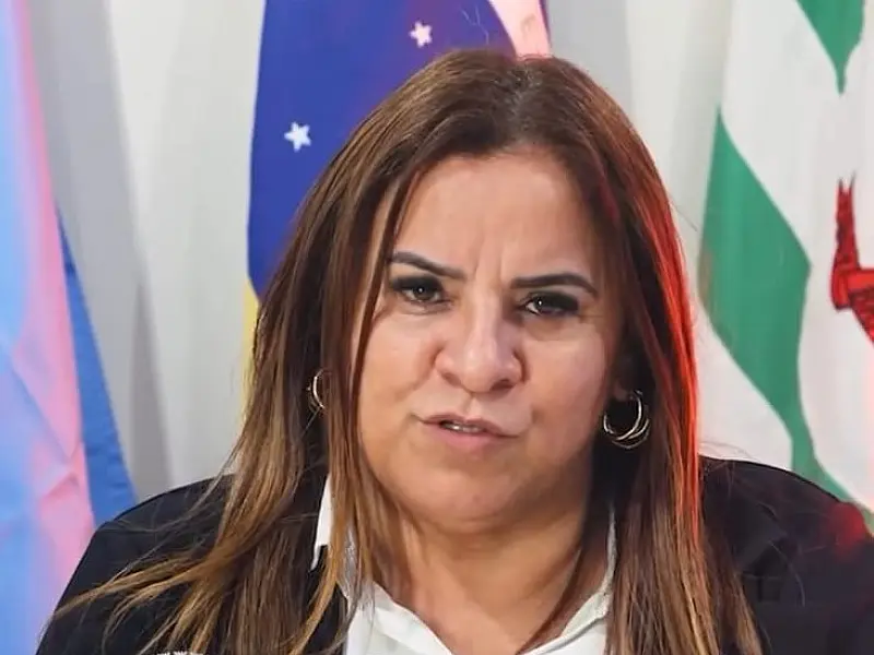 Prefeita Márcia Amaral faz pronunciamento a servidores em Brasilândia