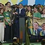Flávio Bolsonaro oficializa candidatura à presidência em evento em SP