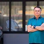 PF faz buscas na casa de Bolsonaro para localizar armas; defesa nega apreensão