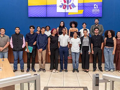 Parlamento Jovem realiza terceira sessão e apresenta projetos voltados à educação, inclusão e cidadania em Três Lagoas