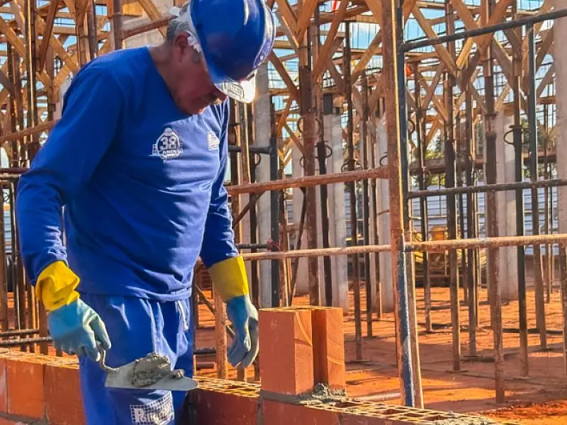 Obras da escola do Montanini e do CEI de tempo integral, que criarão 645 novas vagas, seguem avançando em Três Lagoas